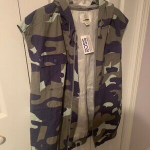 NWT - Women's Camo Vest/Jacket
